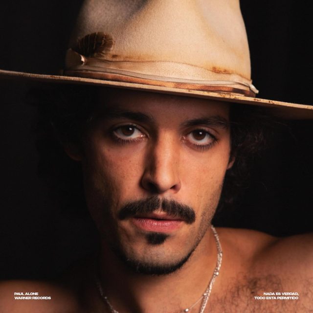 “Nada es verdad, todo está permitido” el nuevo álbum de @paulalone_ ya disponible en todas las plataformas.
 

Paul Alone es uno de esos artistas que atrapan. Un enamorado de la vida que hipnotiza con su voz y con su peculiar y positiva manera de reflexionar en sus canciones.
Tras la viralidad y buena acogida de los primeros adelantos que descubrimos del disco, llega “Nada es verdad, todo está permitido”, nueve canciones en las que confiesa que se ha permitido el lujo de hacer las cosas a su manera: ha podido jugar y divertirse.